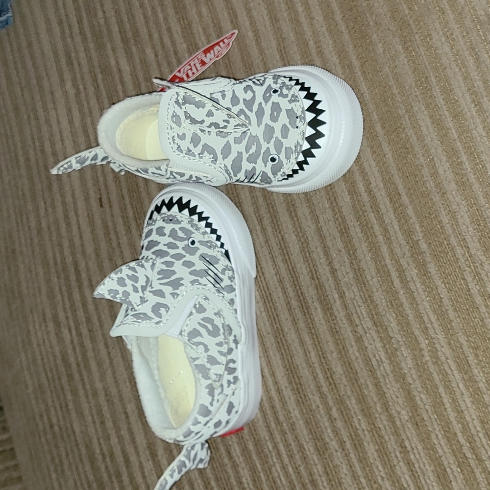 UNISEX VANS SNEAKERS SIZE US 4